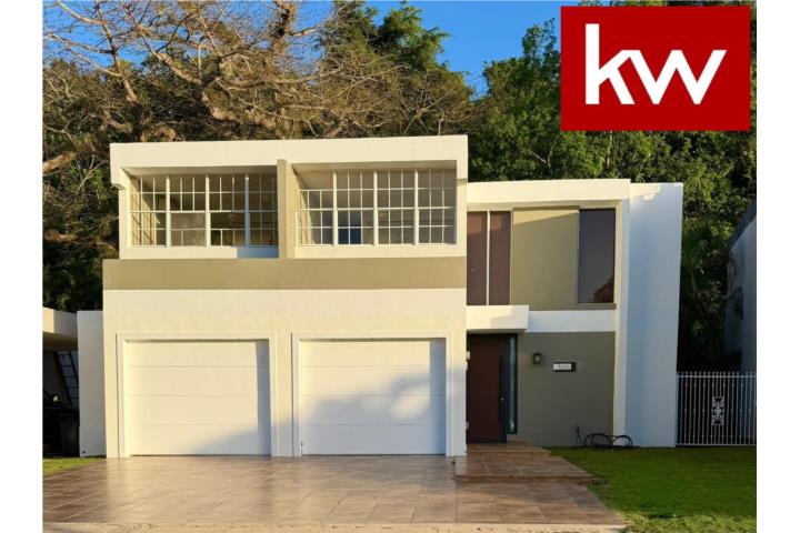 URB. LOS MONTES, CASA EN DORADO