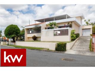 EXT. VILLA CAPARRA, CASA EN GUAYNABO