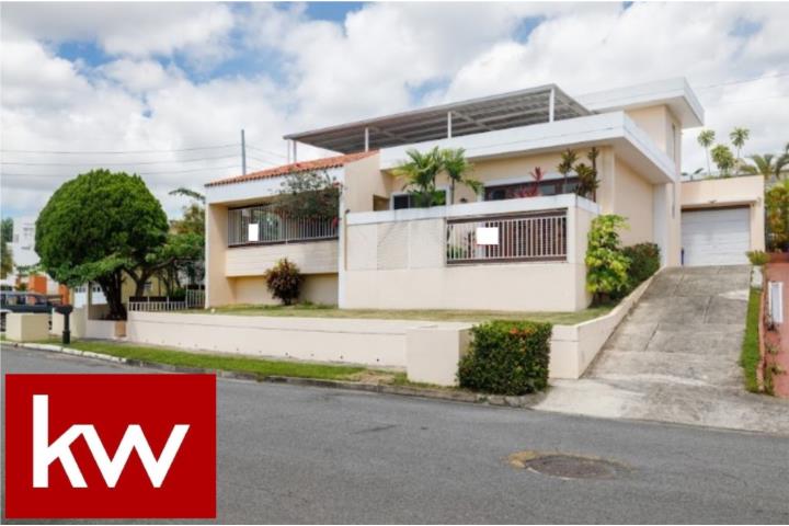 EXT. VILLA CAPARRA, CASA EN GUAYNABO