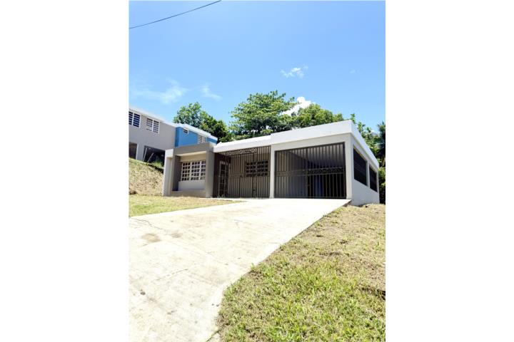 CASA EN CAMPO EN BAYAMON  SECT. COLINA REAL