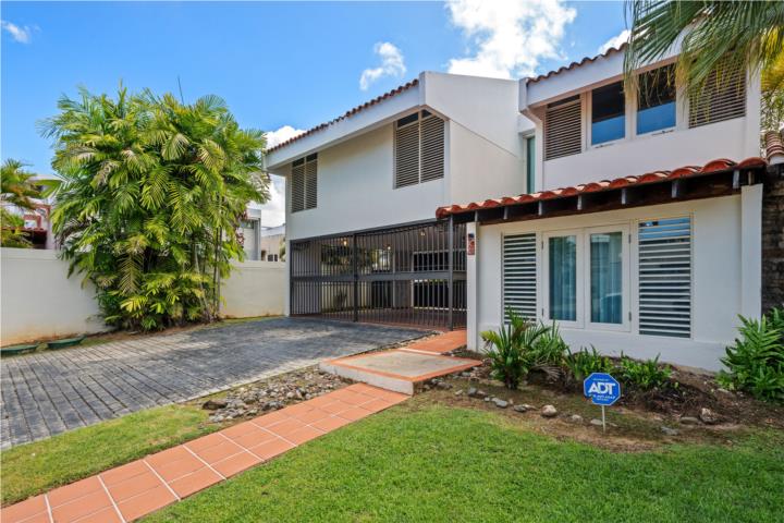 VILLAS DE SAN FRANCISCO - AMPLIA - PISINA
