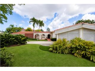 Casa esquina con amplio solar en Garden Hills