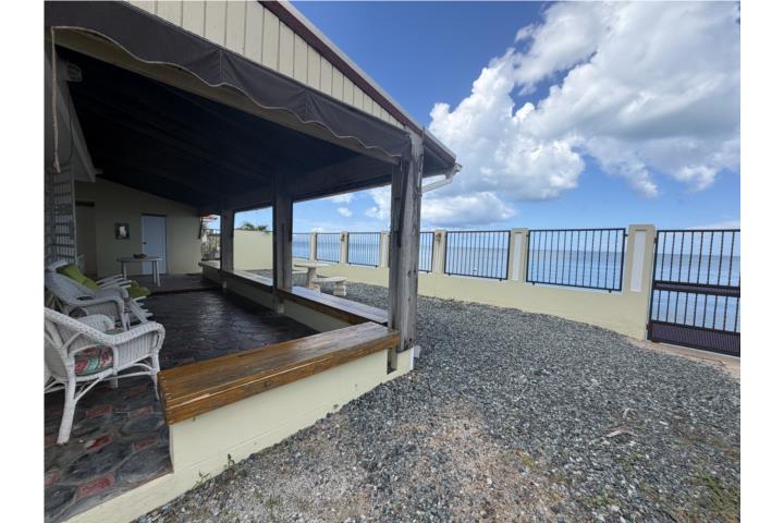 ***Beachfront house*** a real dream ****