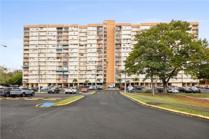 Hermoso apt en Torres de Cervantes 3/1 $119K