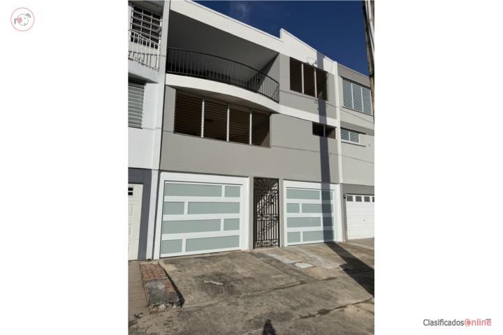 HERMOSO TOWN HOUSE DE 3 NIVELES