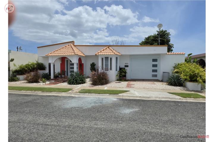 ¡Nueva en el Mercado! Residencia Remodelada