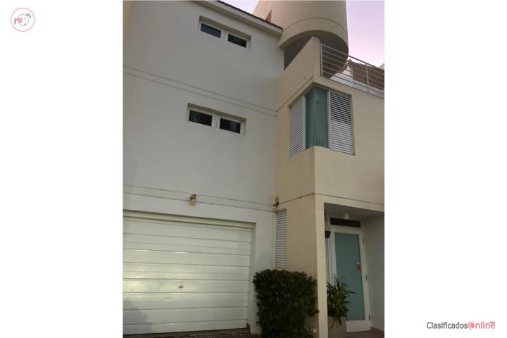 Espectacular Townhouse, remodelado.