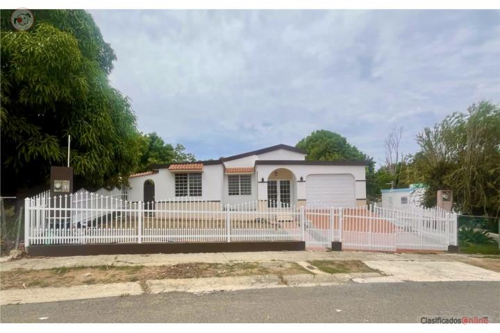House in Reparto Saman, Cabo Rojo