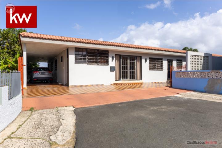 House in Sierra Bayamon, Bayamón
