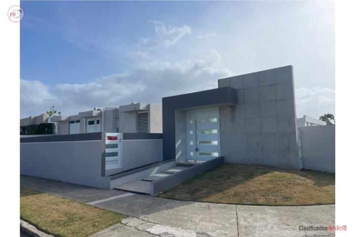 URB. VILLA VENECIA. AMPLIA PROPIEDAD
