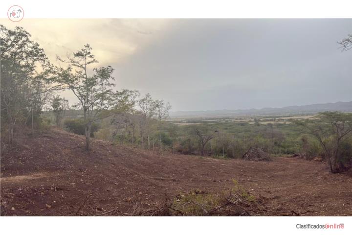 Terreno con vista al valle de Cabo Rojo