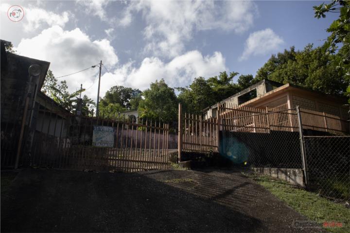 House in Rio Arriba, Arecibo