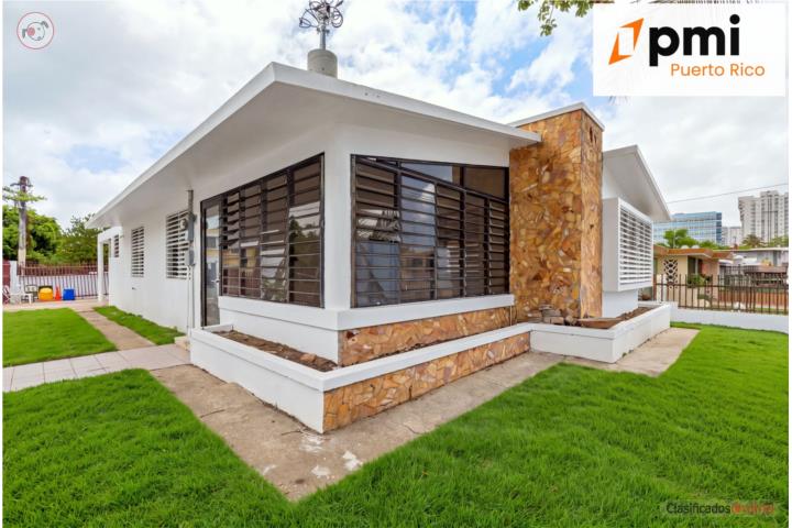 Spacious Mid-Century Corner Home in Baldrich