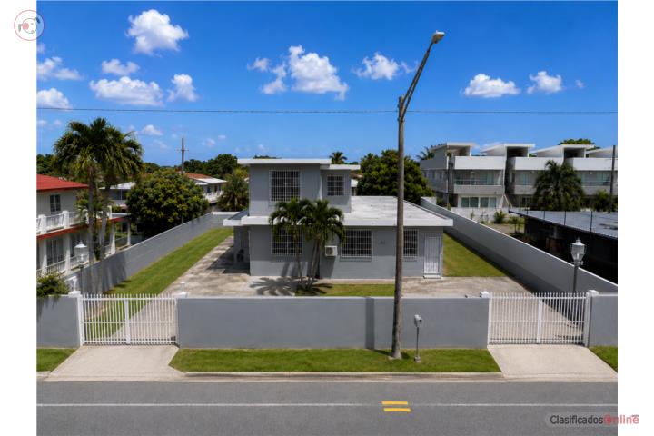 Multi-family in Costa De Oro, Dorado
