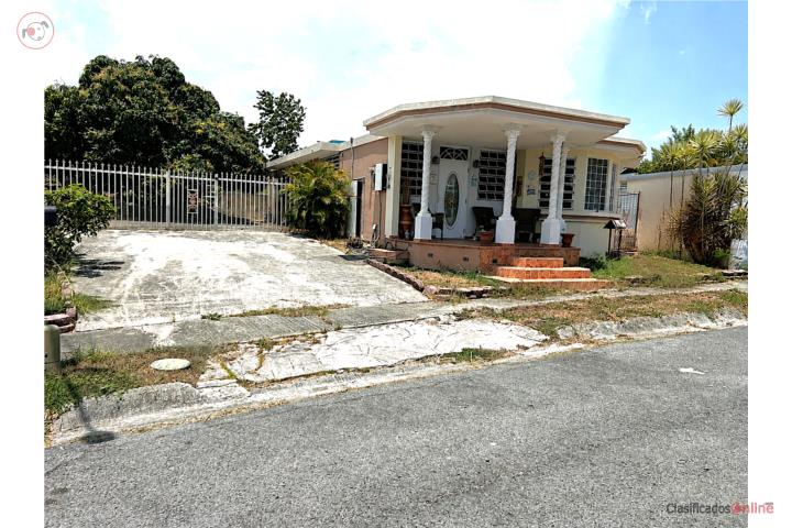 House in Jardines De Montblanc, Yauco