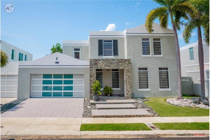 House in Camino Del Mar, Toa Baja