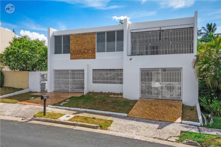 House in Los Frailes, Guaynabo