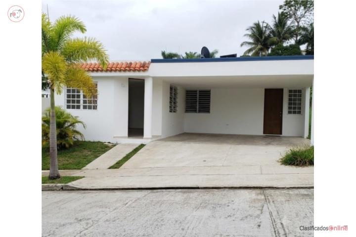 House in Lirios Cala, Juncos