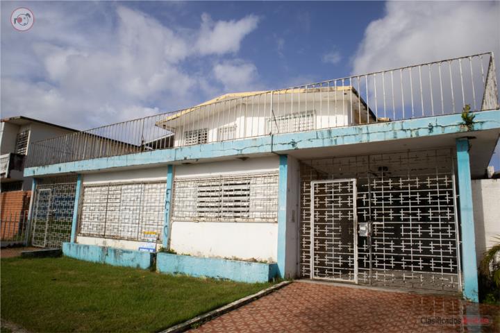 Multi-family in Jardines De Country Club, Carolina