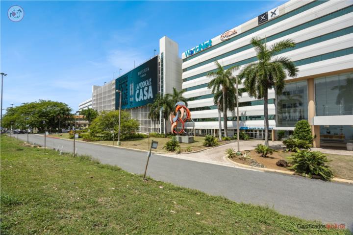 Commercial in Centro Internacional de Mercad, Guaynabo