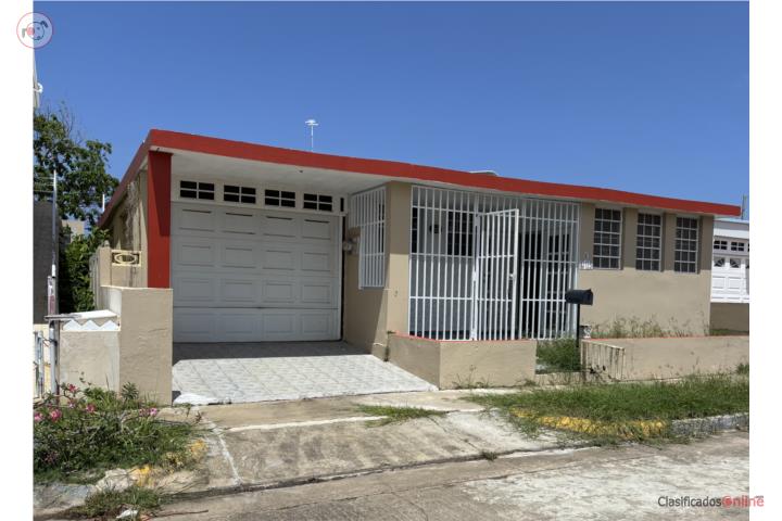 House in Jardines de Arecibo, Arecibo