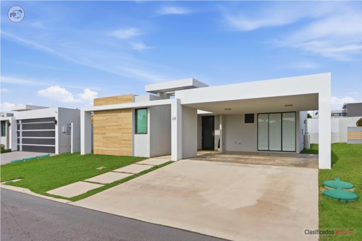 House in Residences at Rio, Bayamón