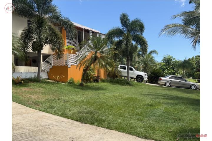 House in Rio Arriba, Manatí