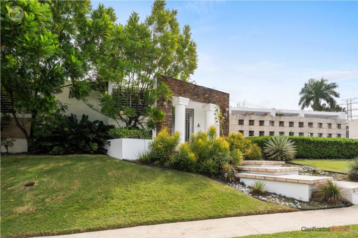 Lujosa casa en Urb. San Ignacio 4/2 $1,295M