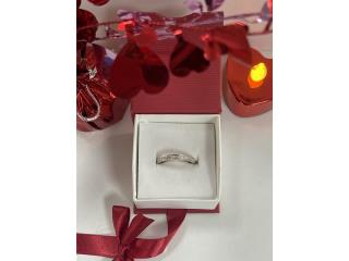 Precioso anillo 18k infinity ring Diamantes, La Familia Casa de Empeño y Joyería-Ave Piñeiro Puerto Rico