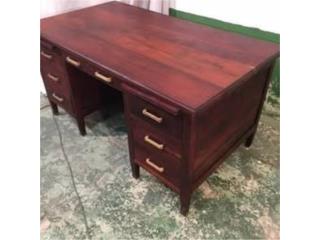 Escritorio Boricua Restaurado de los 1930’s