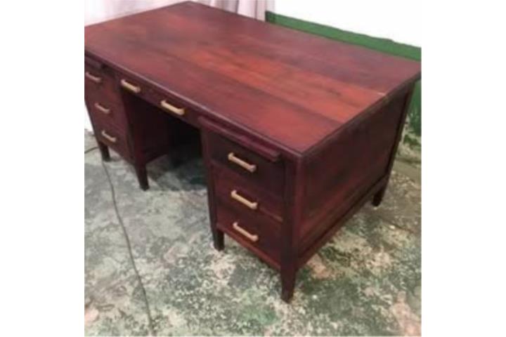 Escritorio Boricua Restaurado de los 1930s