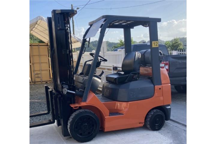 FORKLIFT TOYOTA USADO 5,000 LB SUBE 16