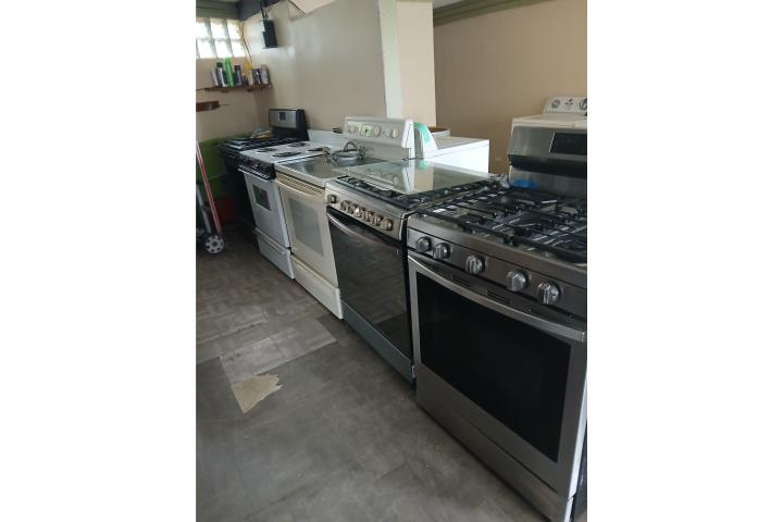 Variedad de estufas de gas y eléctricas