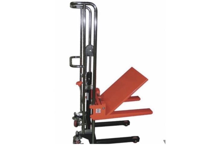 PLATFORM LIFT TRUCKS 60 880 Lb capacity
