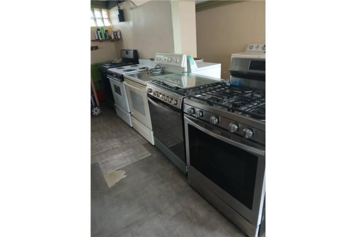 Variedad de estufas eléctricas y de gas