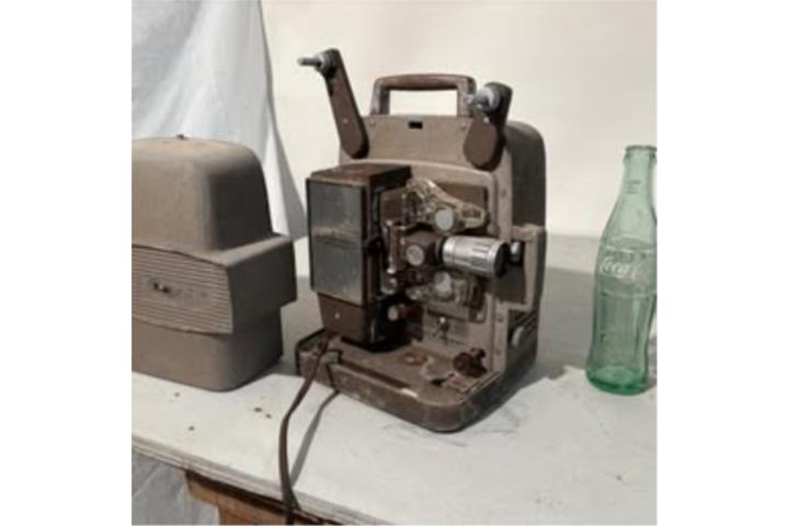 Proyector de Película Vintage.  Prende!, Puerto Rico