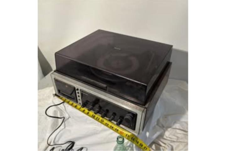 Panasonic radio FM/AM, 8-Track y tocadiscos, Puerto Rico