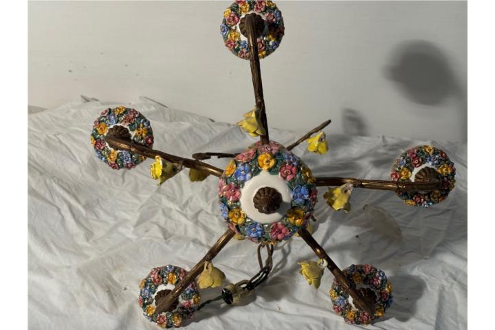 Hermosa lámpara de techo estilo Capodimonte