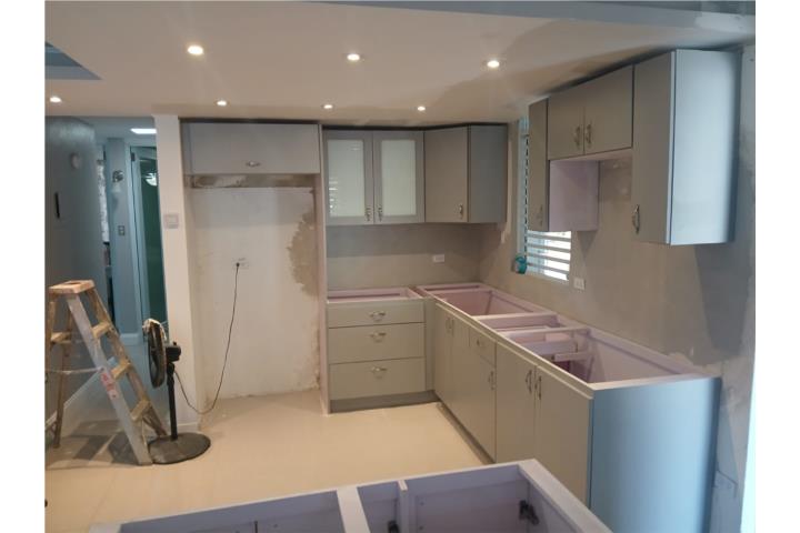 Gabinete de cocina de 8' arriba y abajo, Puerto Rico