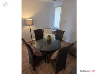 Juego de Comedor marca Bassett , Puerto Rico