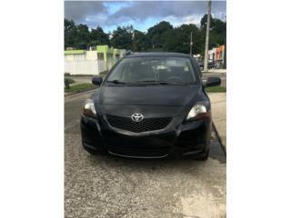 Toyota Puerto Rico Yaris negro 4 patas 