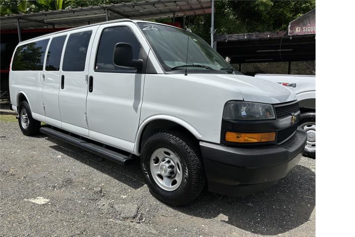 2023 Chevrolet Express Passenger Van