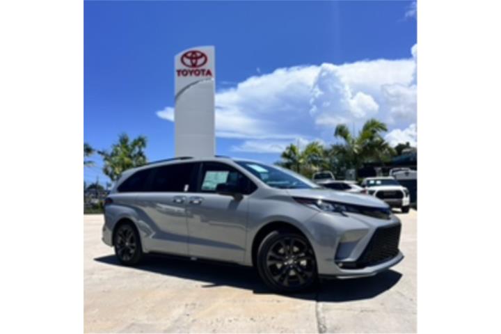 Toyota Sienna XSE 2025 gris cemento
