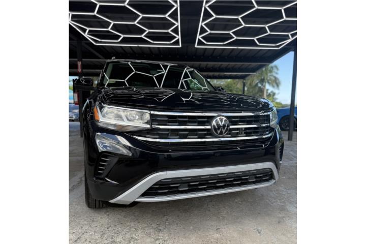 2023 Volkswagen Atlas SE with only 12,000 miles