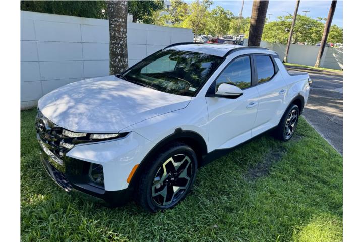 White Hyundai Santa Cruz