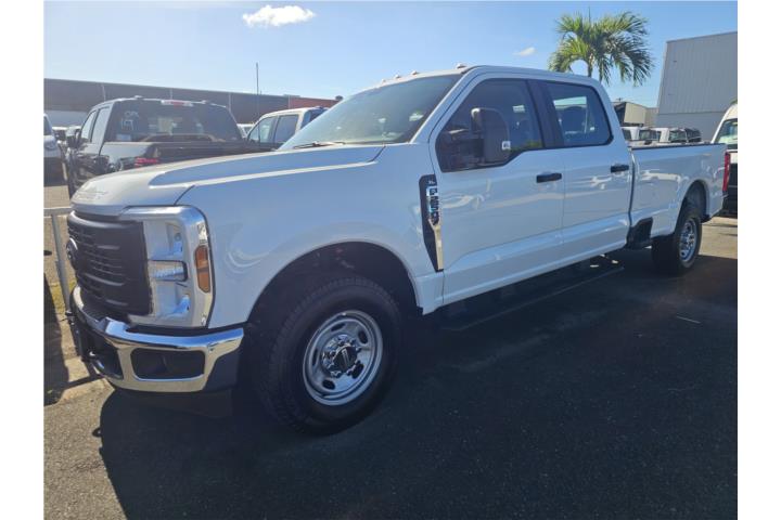 Ford F-250 4-Door Long Bed