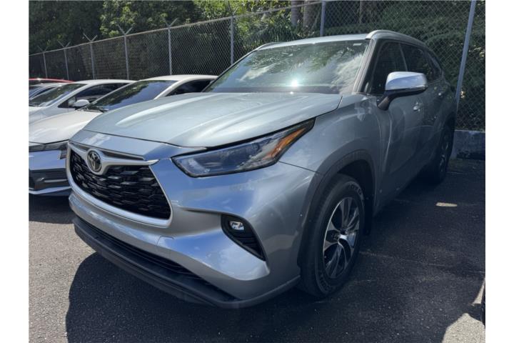TOYOTA HIGHLANDER XLE 2022 CON PIEL/SUNROOF!