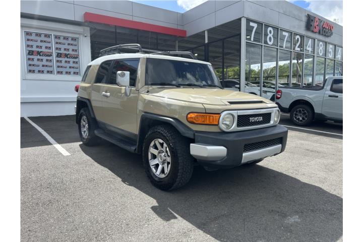 TOYOTA FJ CRUISER 4x2  2014
