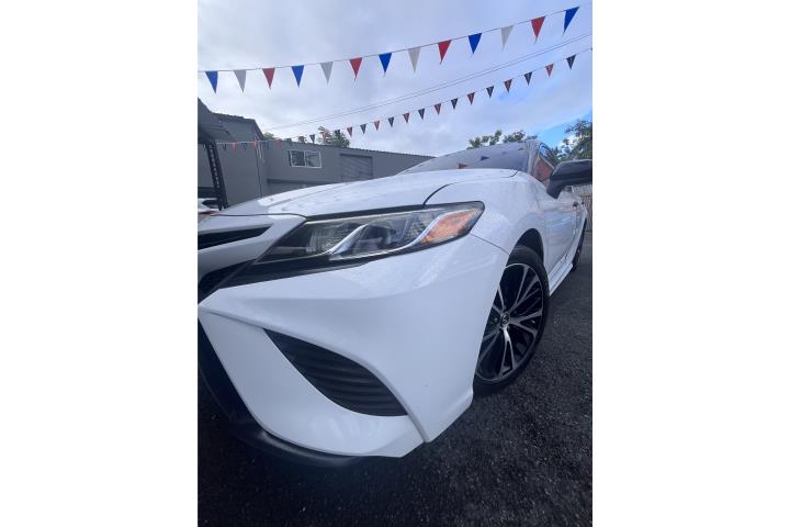 SEDAN TOYOTA CAMRY SE