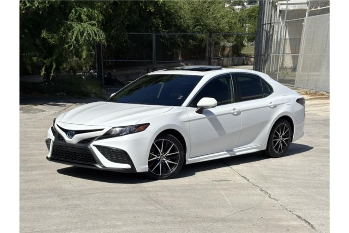 2023 Toyota Camry SE Hybrid